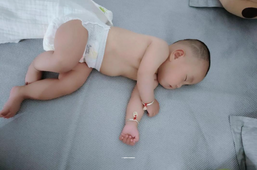 老河口怎样教宝宝爬